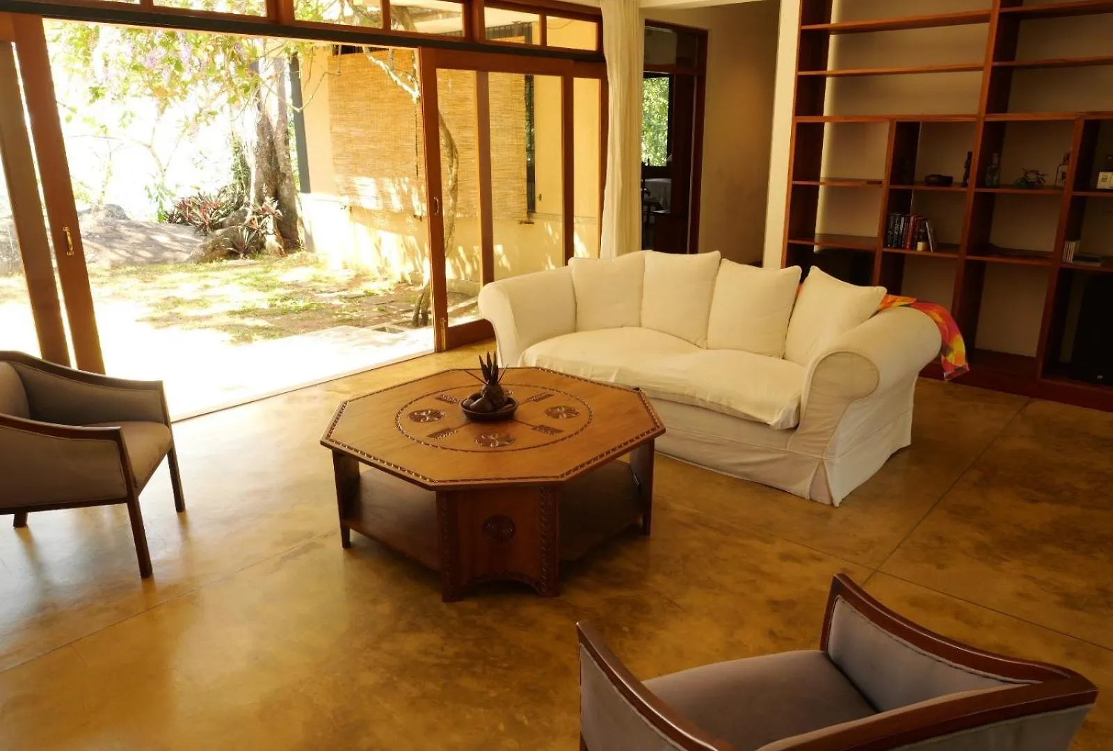 旅馆 Clare'S Home 康提